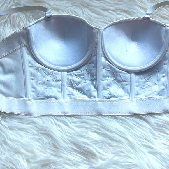 Corset (Bra) - Picture 2 of 5